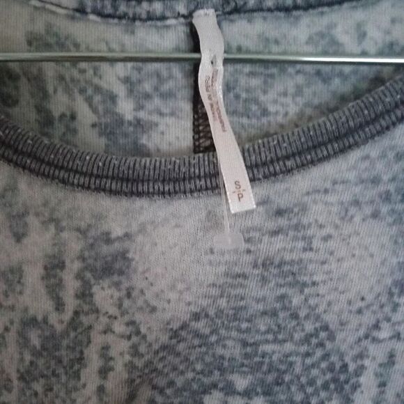 Free People Animal Print Snakeskin Tourist Tee Size Small - Picture 7 of 9